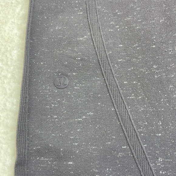 lululemon Free to Flow Crop (17") Magnum/White Size 2 - Picture 5 of 9